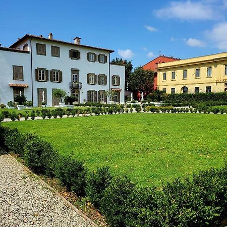 La Villa Apartments - Convenient For Sardinia And Corsica - 4 Beds - Private Parking Included With Camera Ліворно Екстер'єр фото