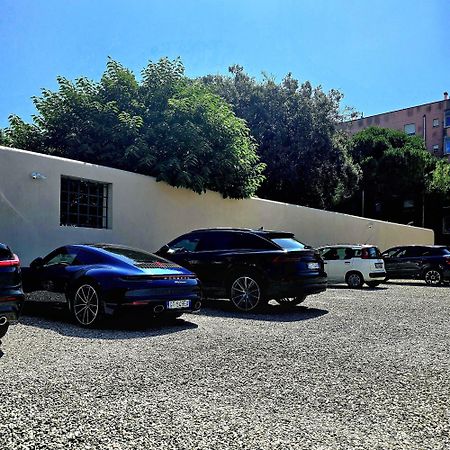 La Villa Apartments - Convenient For Sardinia And Corsica - 4 Beds - Private Parking Included With Camera Ліворно Екстер'єр фото