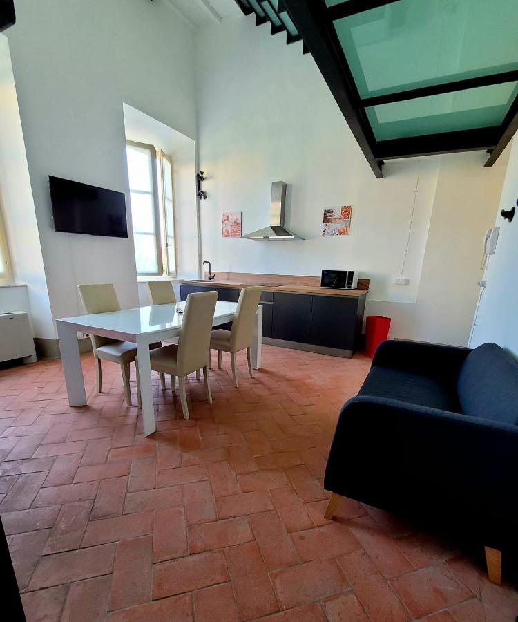 La Villa Apartments - Convenient For Sardinia And Corsica - 4 Beds - Private Parking Included With Camera Ліворно Екстер'єр фото