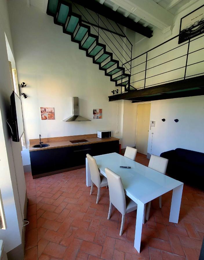 La Villa Apartments - Convenient For Sardinia And Corsica - 4 Beds - Private Parking Included With Camera Ліворно Екстер'єр фото