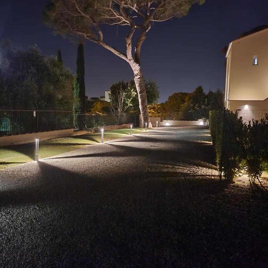 La Villa Apartments - Convenient For Sardinia And Corsica - 4 Beds - Private Parking Included With Camera Ліворно Екстер'єр фото