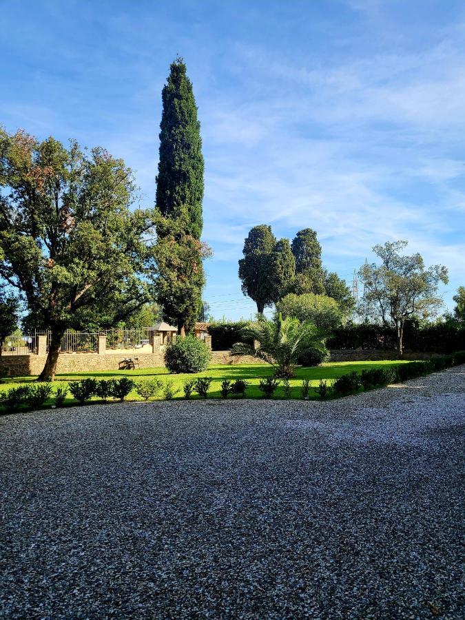 La Villa Apartments - Convenient For Sardinia And Corsica - 4 Beds - Private Parking Included With Camera Ліворно Екстер'єр фото