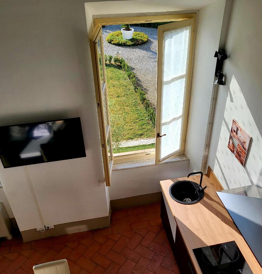 La Villa Apartments - Convenient For Sardinia And Corsica - 4 Beds - Private Parking Included With Camera Ліворно Екстер'єр фото