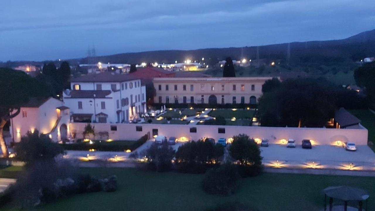La Villa Apartments - Convenient For Sardinia And Corsica - 4 Beds - Private Parking Included With Camera Ліворно Екстер'єр фото