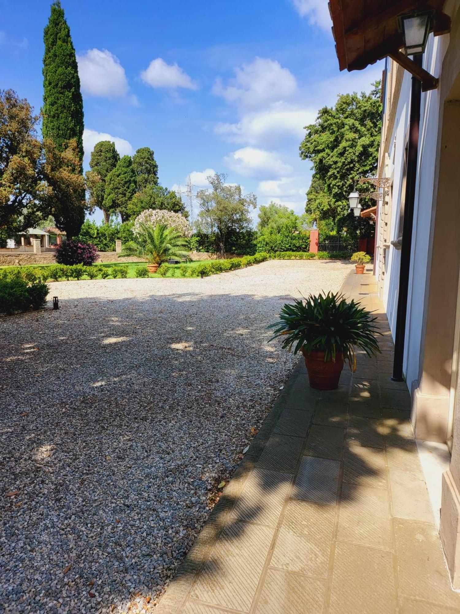 La Villa Apartments - Convenient For Sardinia And Corsica - 4 Beds - Private Parking Included With Camera Ліворно Екстер'єр фото