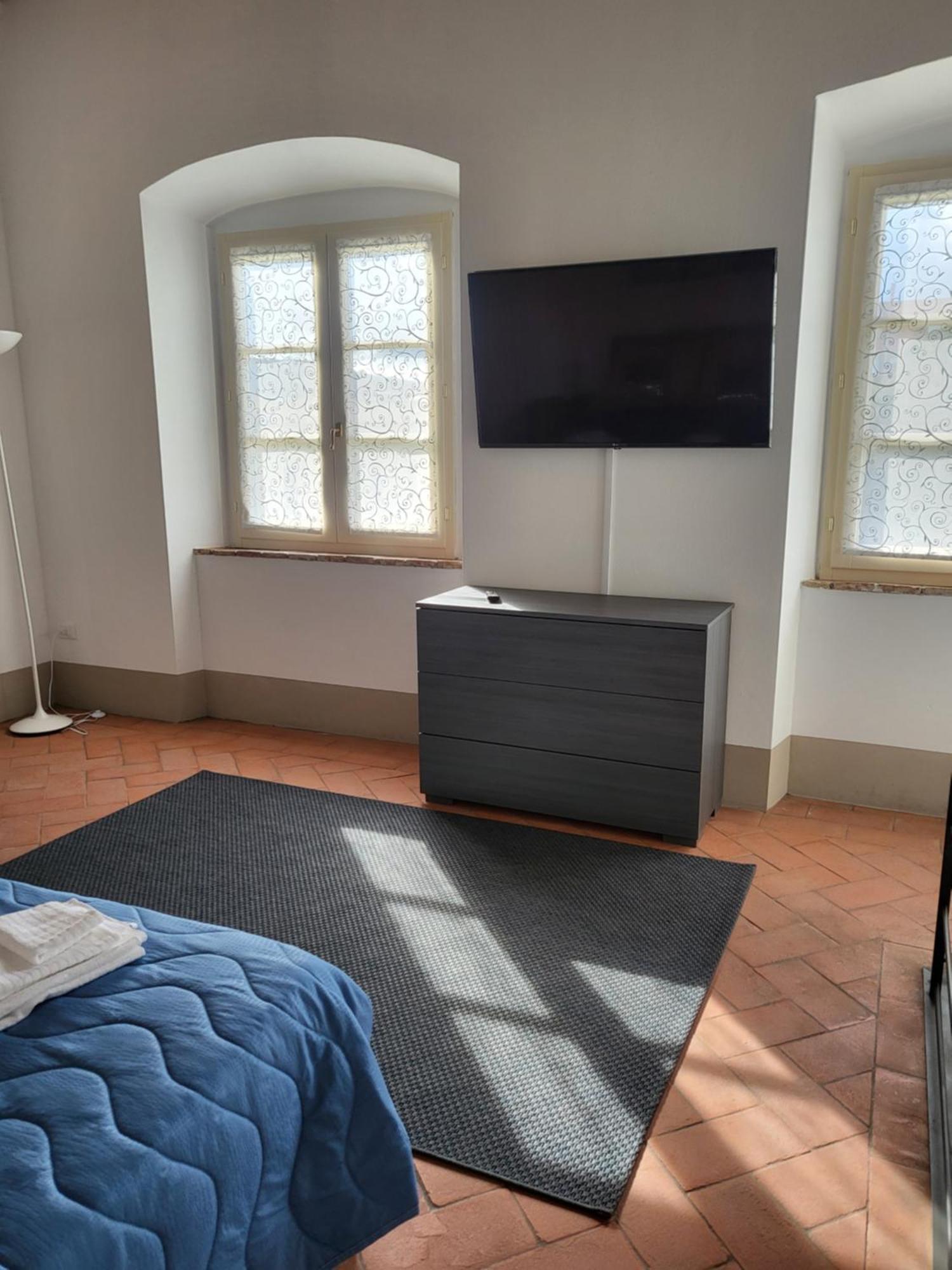La Villa Apartments - Convenient For Sardinia And Corsica - 4 Beds - Private Parking Included With Camera Ліворно Екстер'єр фото